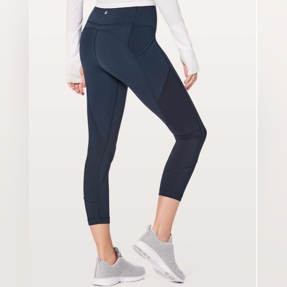 Lululemon 10 All The Right Places Crop II 23" True Navy Dark Leggings great cond - Picture 11 of 15